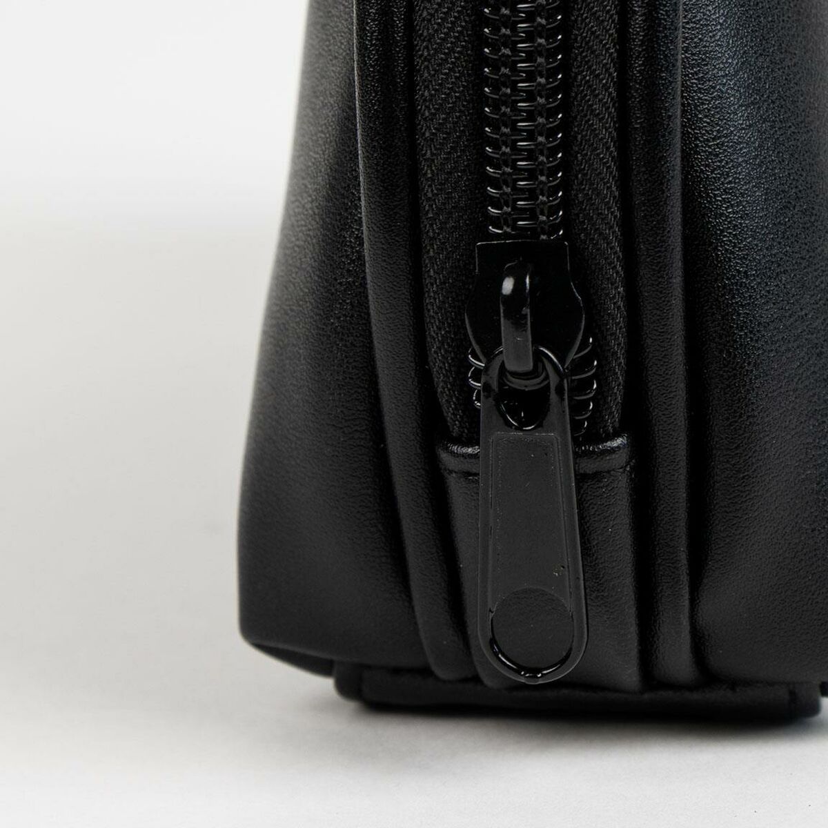 V3HE806B9E0B4F18852A58D80FBDEF01935R4986997P3